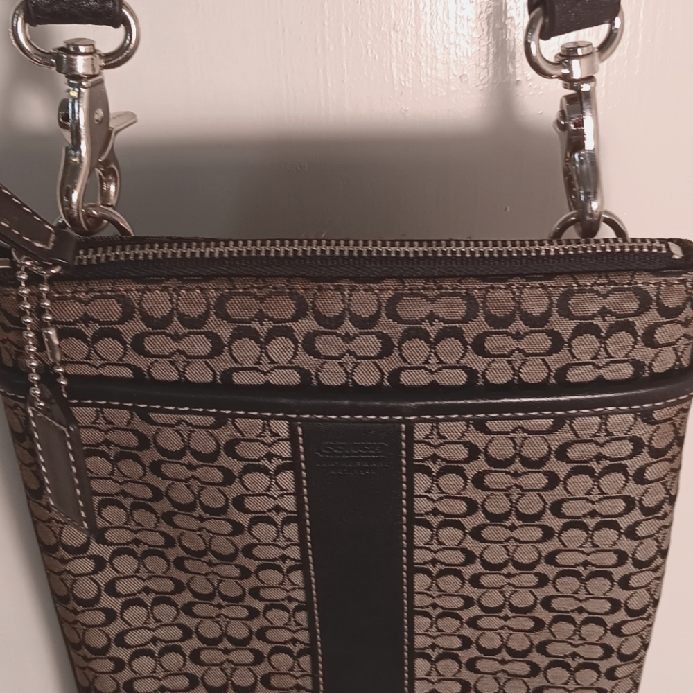 Coach Signature Crossbody Bag. Gem